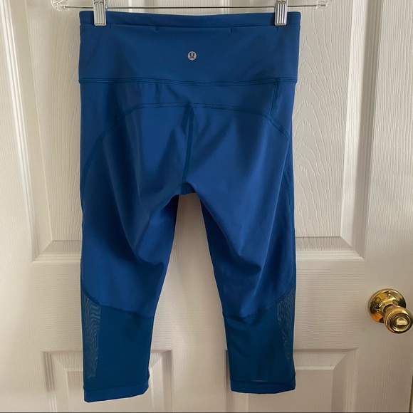 lululemon athletica Pants - LULULEMON BLUE CAPRI MESH LEGGINGS SIZE 6